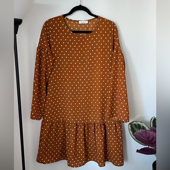 ❗️💲CLOSEOUT SALE: $5 💲❗️- Long Sleeved Orange Dress with White Polkadots - Picture 1 of 4